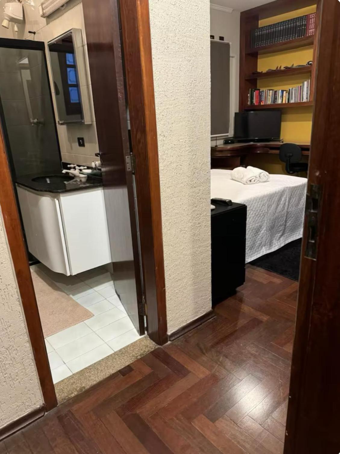 Acomodação com café da manhã  Lindo Em Casa De Alto Padrao Jd Marajoara