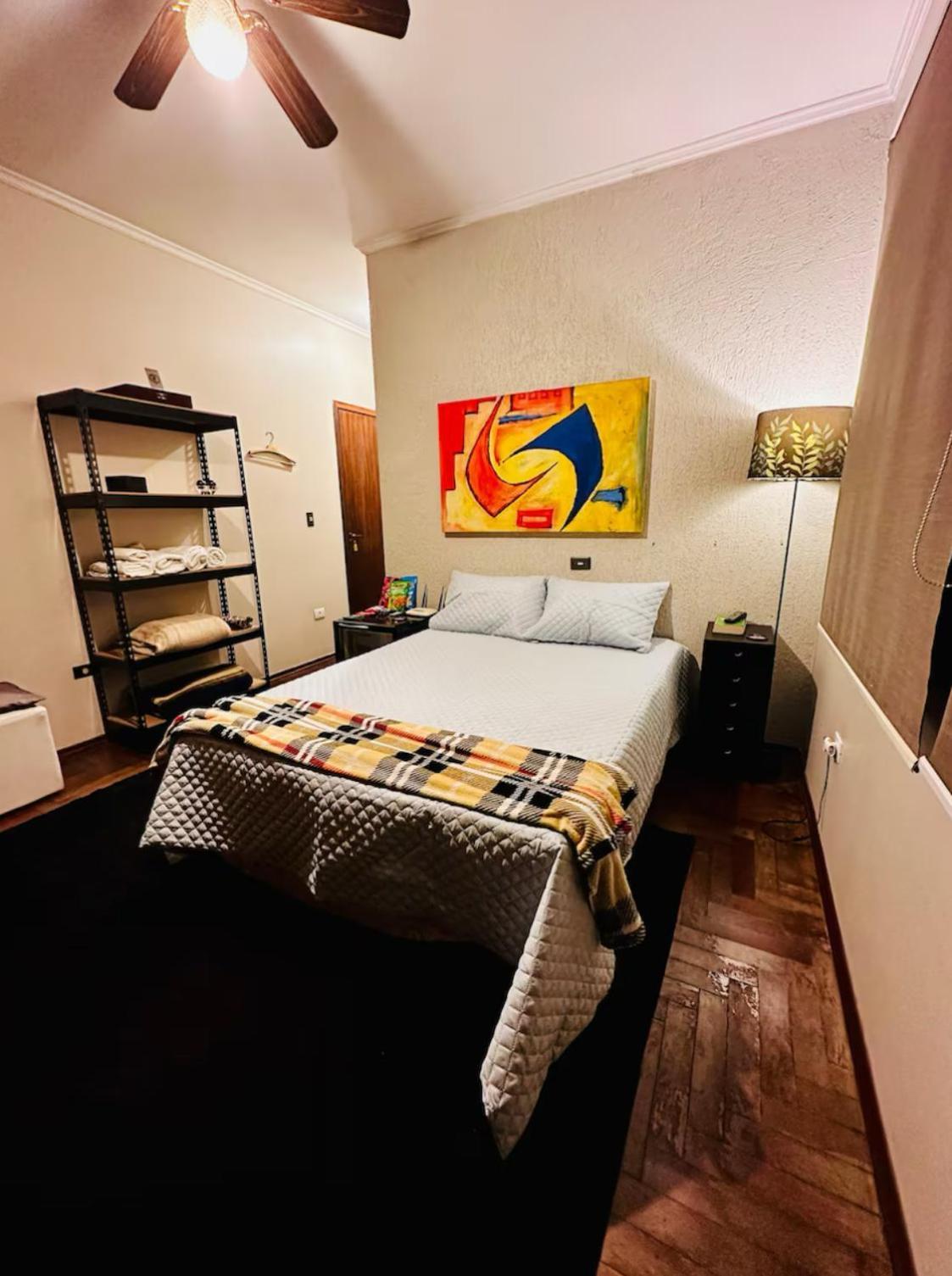 Lindo Em Casa De Alto Padrao Jd Marajoara Bed & Breakfast